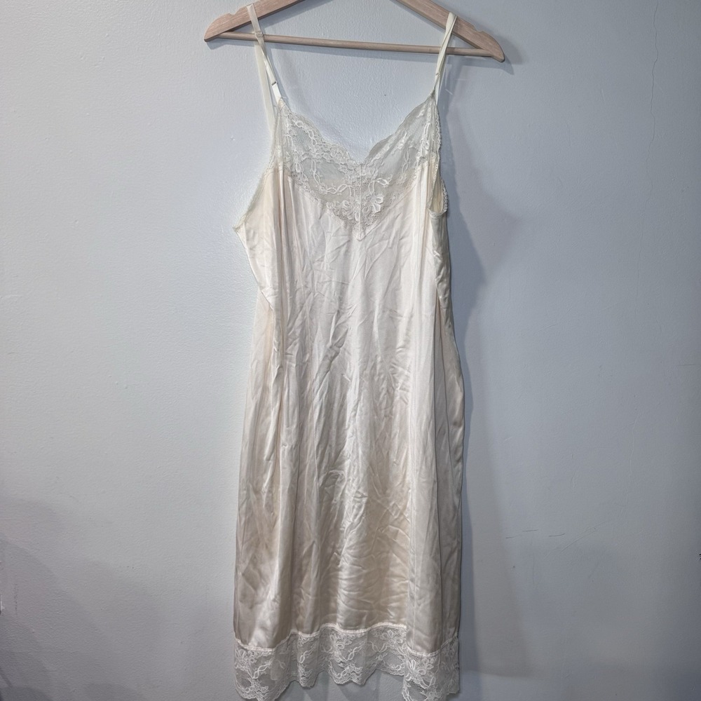 Vanity Fair Slip Dress Womens 40 Beige Satin Lace Adjustable Straps Vintage USA